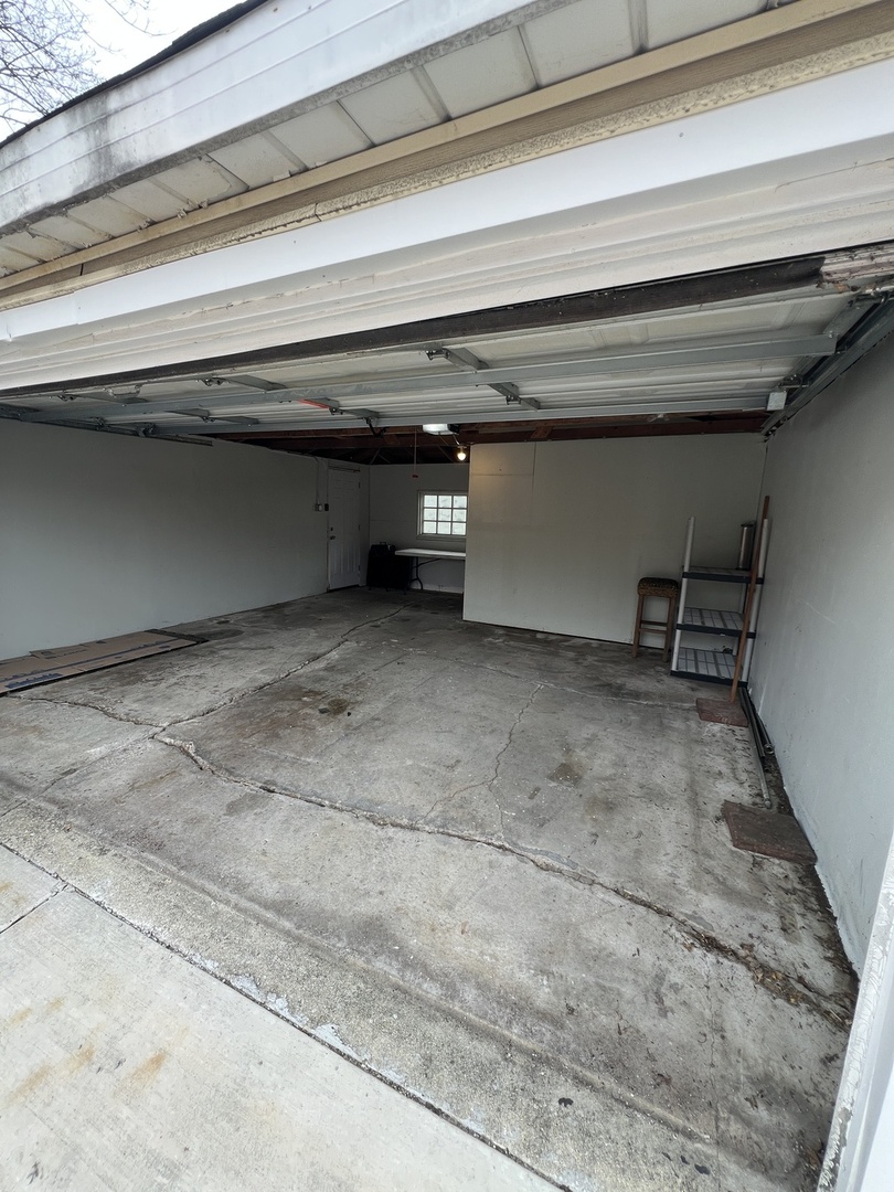 6340 W Barry Avenue, Chicago, IL 60634