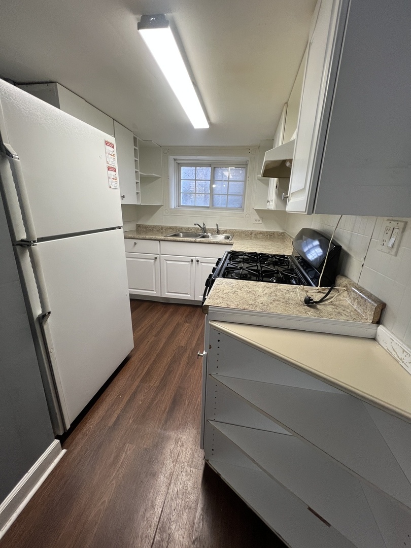 6340 W Barry Avenue, Chicago, IL 60634