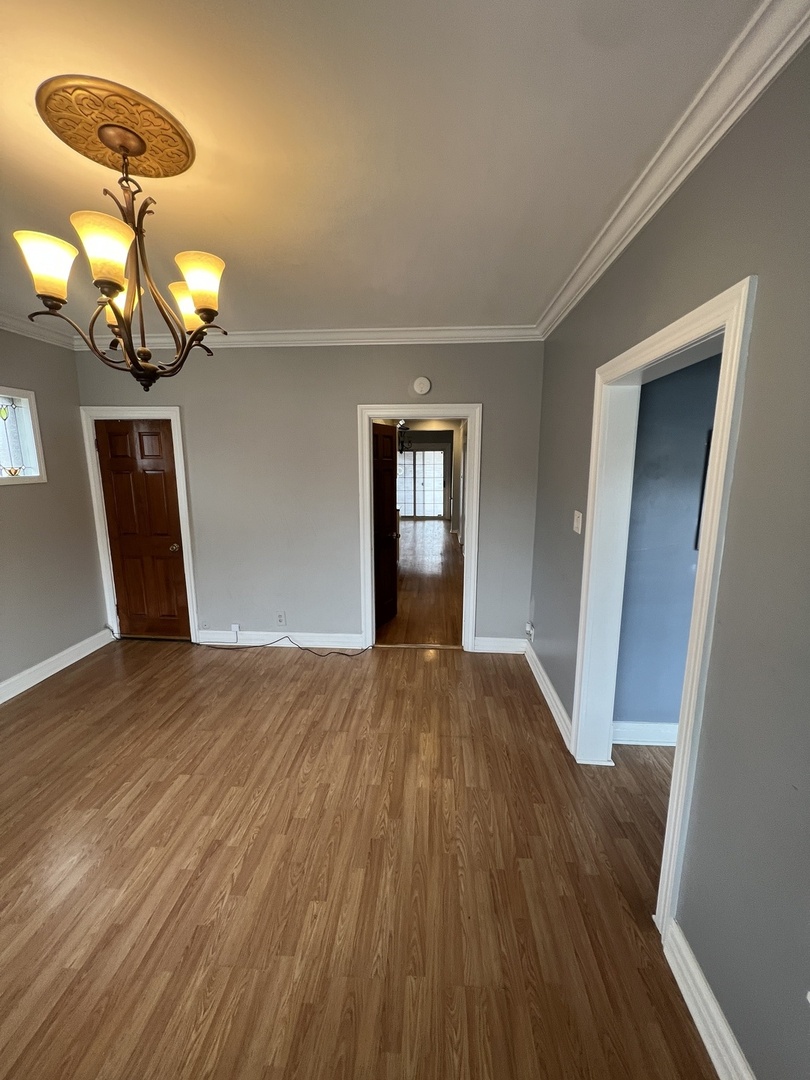 6340 W Barry Avenue, Chicago, IL 60634