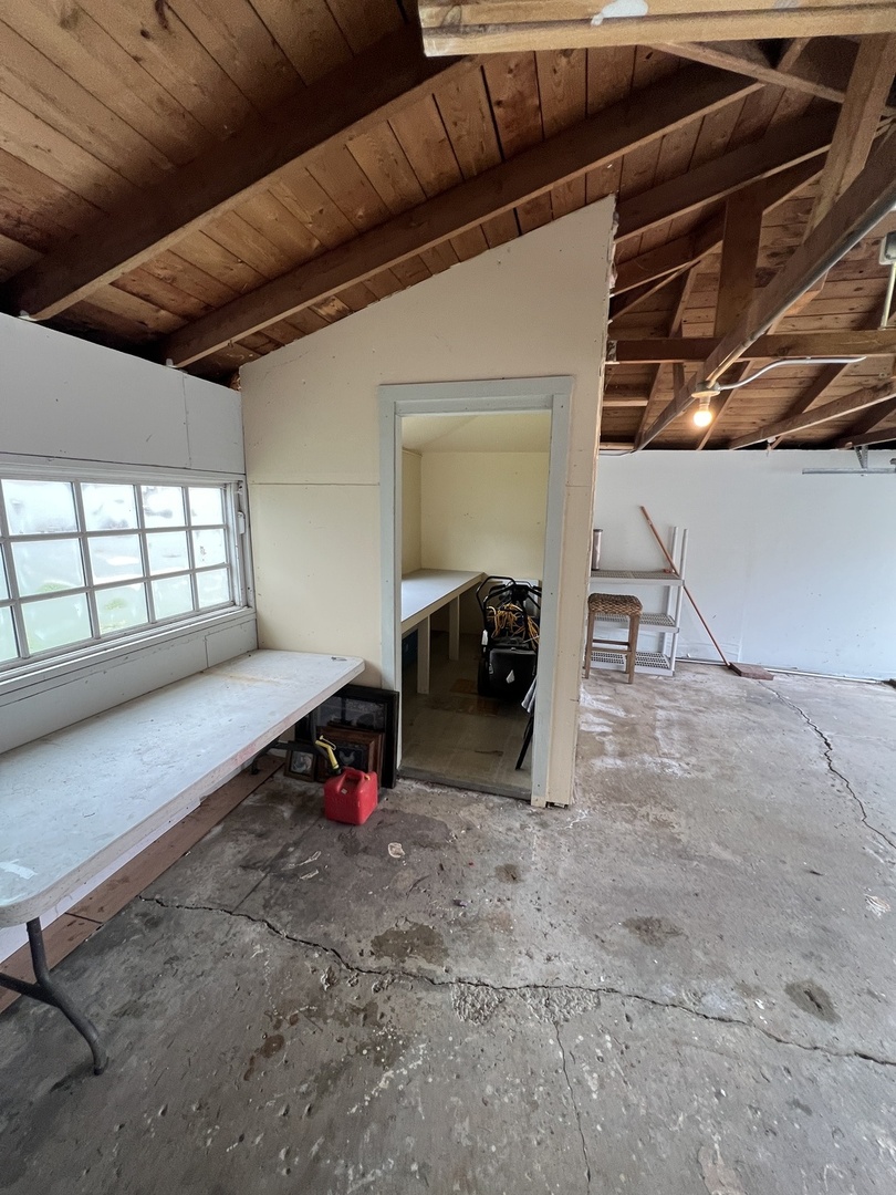 6340 W Barry Avenue, Chicago, IL 60634