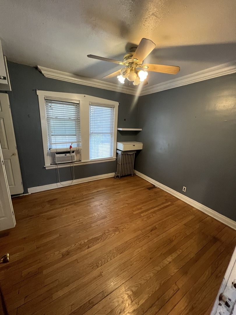 6340 W Barry Avenue, Chicago, IL 60634