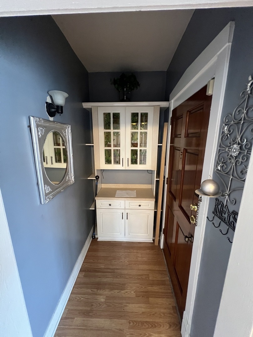 6340 W Barry Avenue, Chicago, IL 60634