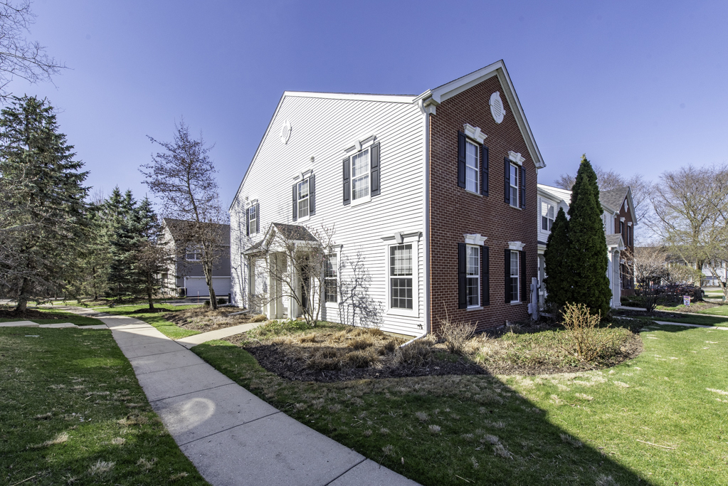 368 S Litchfield Drive, Round Lake, IL 60073