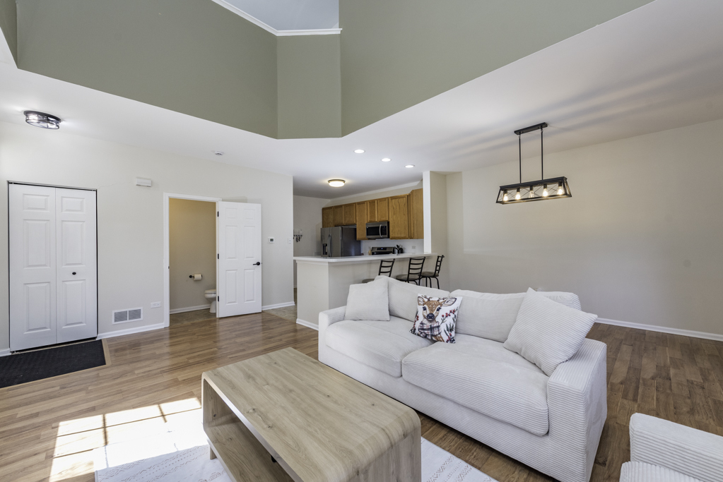 368 S Litchfield Drive, Round Lake, IL 60073