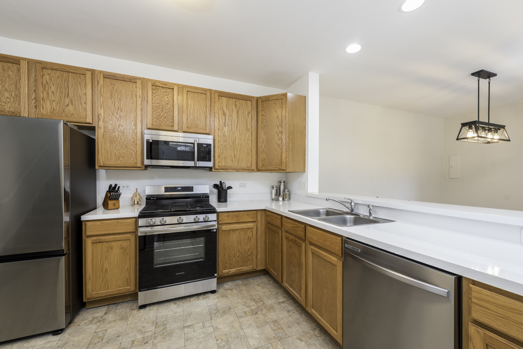 368 S Litchfield Drive, Round Lake, IL 60073