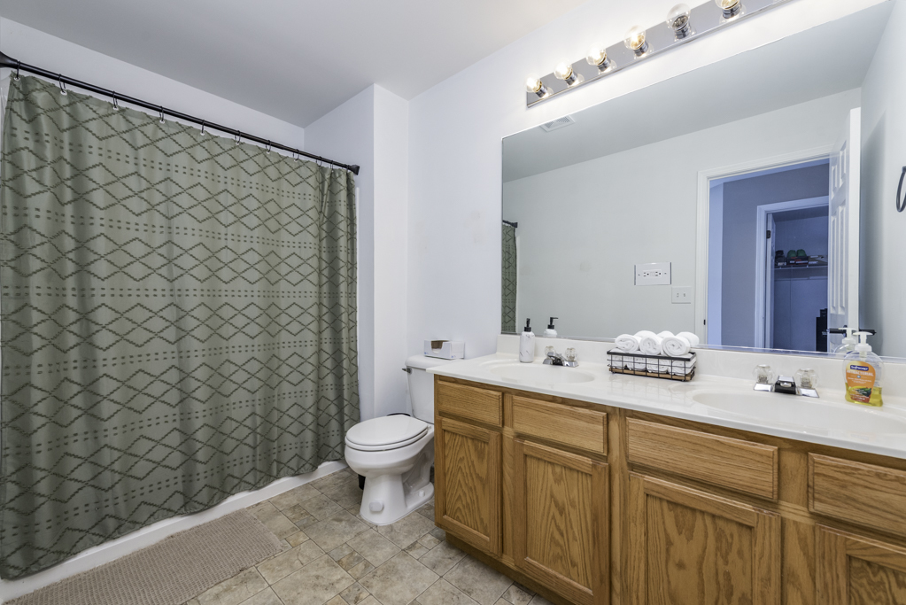 368 S Litchfield Drive, Round Lake, IL 60073