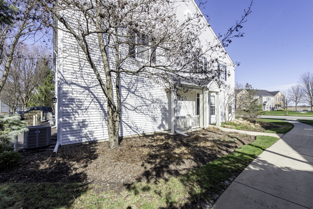 368 S Litchfield Drive, Round Lake, IL 60073