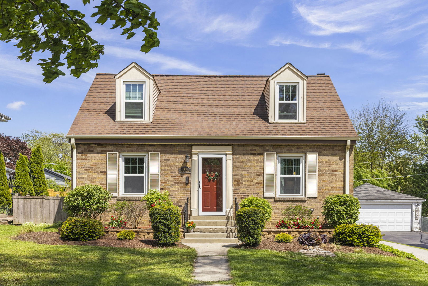 919 N President Street, Wheaton, IL 60187