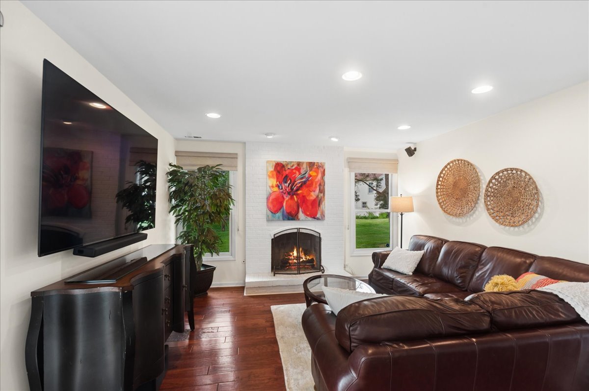 499 Highland Grove Drive, Buffalo Grove, IL 60089