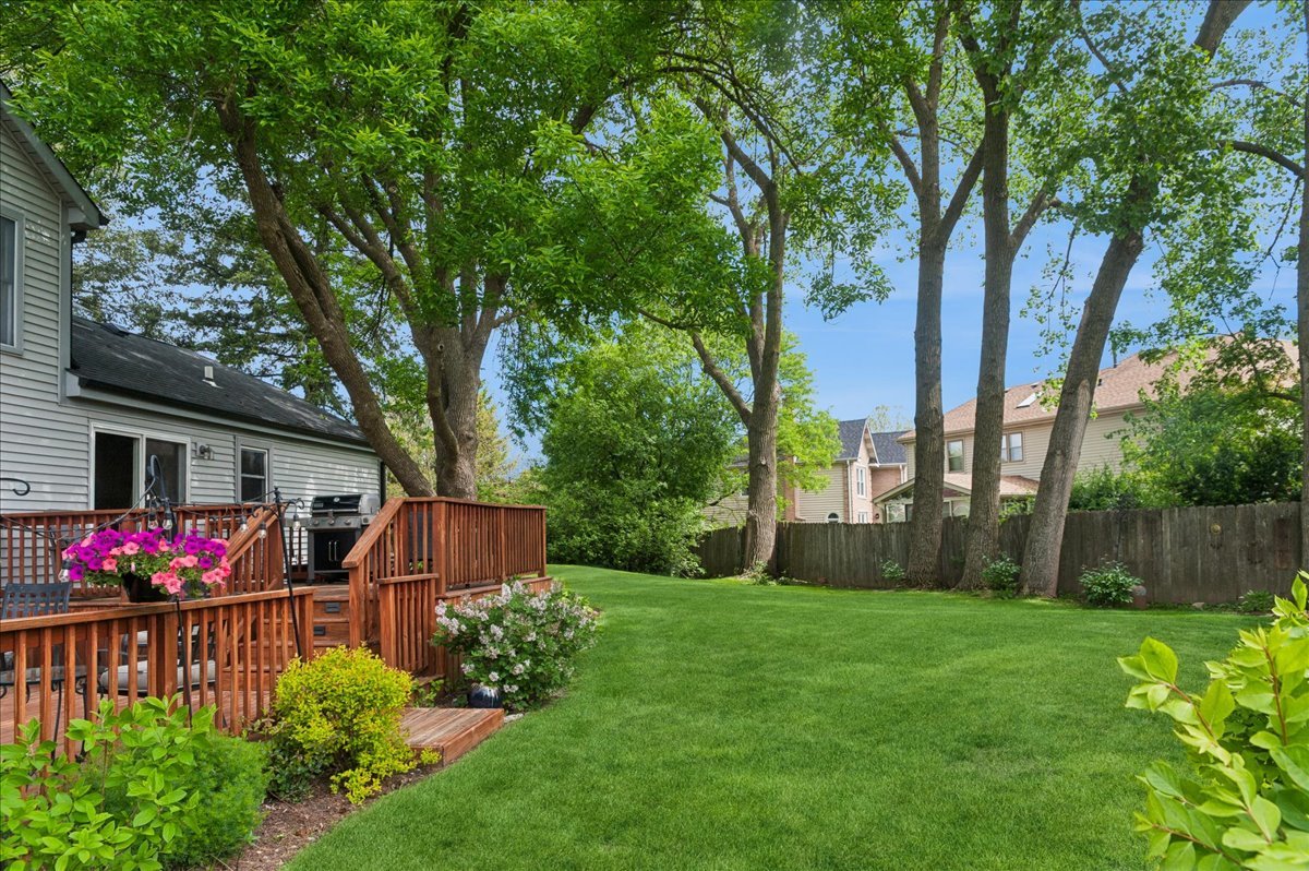 499 Highland Grove Drive, Buffalo Grove, IL 60089