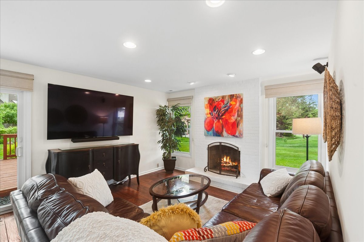 499 Highland Grove Drive, Buffalo Grove, IL 60089