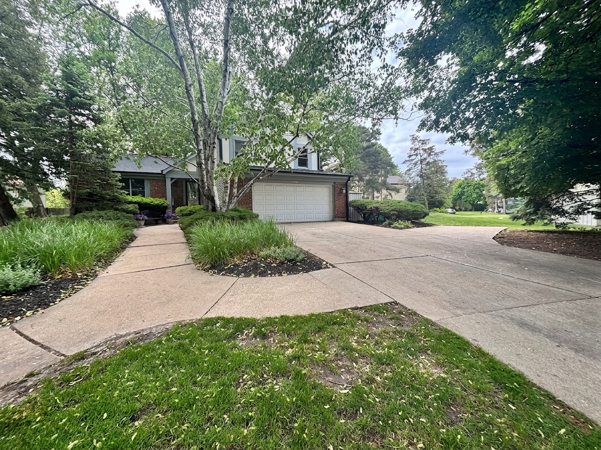 499 Highland Grove Drive, Buffalo Grove, IL 60089