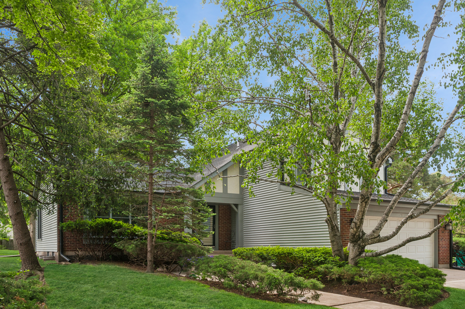 499 Highland Grove Drive, Buffalo Grove, IL 60089