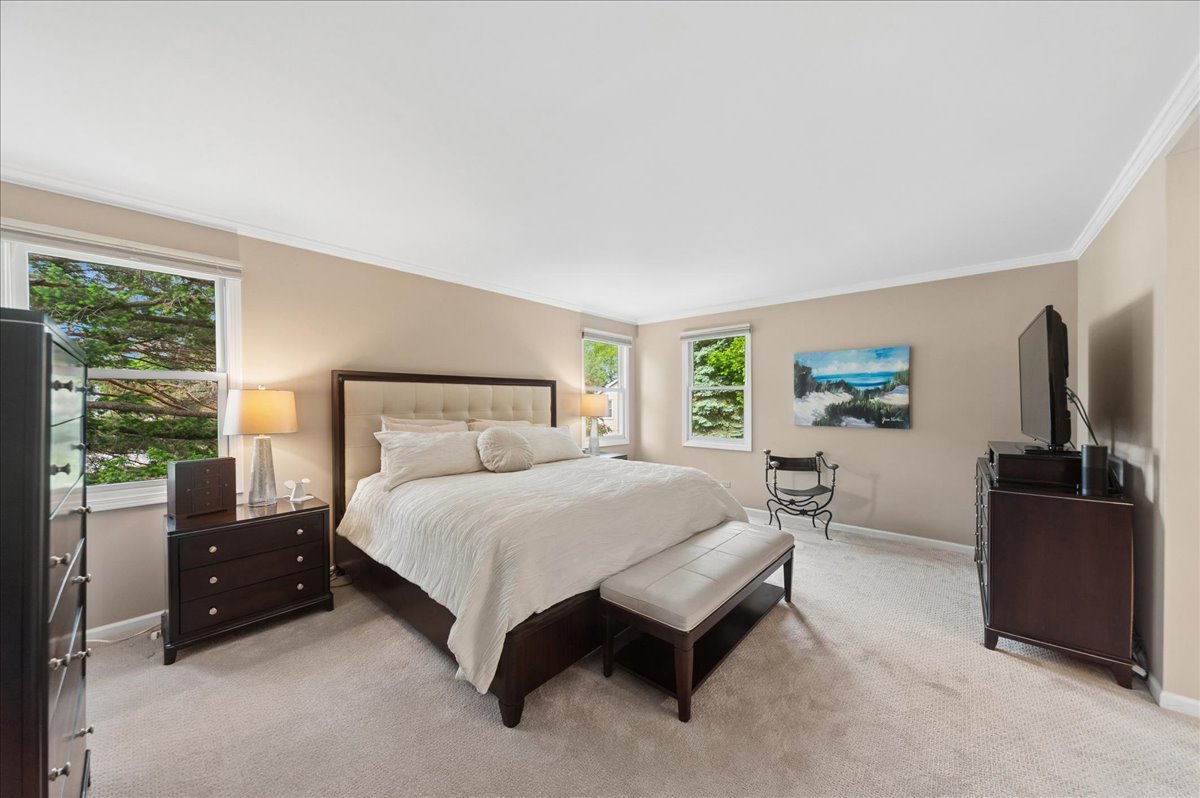 499 Highland Grove Drive, Buffalo Grove, IL 60089
