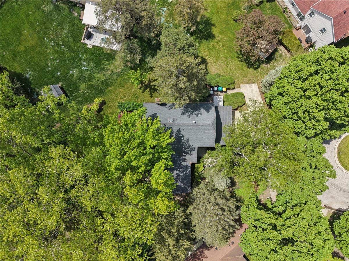 499 Highland Grove Drive, Buffalo Grove, IL 60089