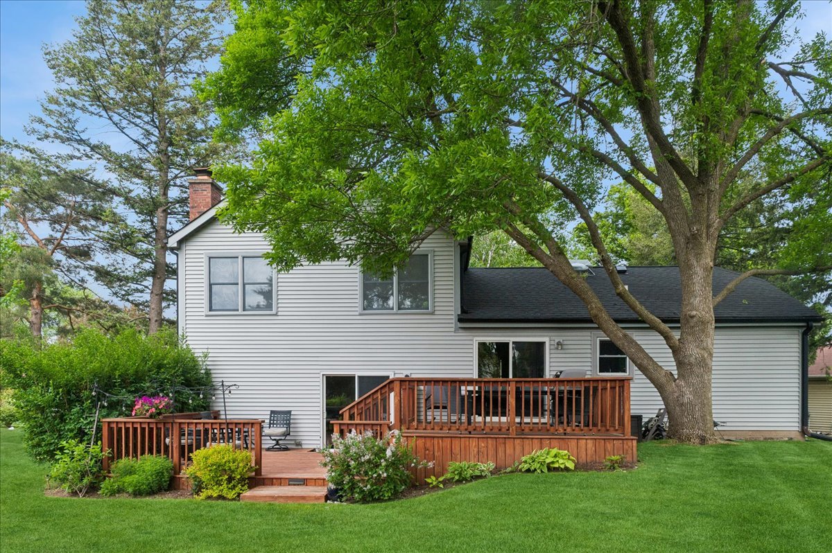 499 Highland Grove Drive, Buffalo Grove, IL 60089
