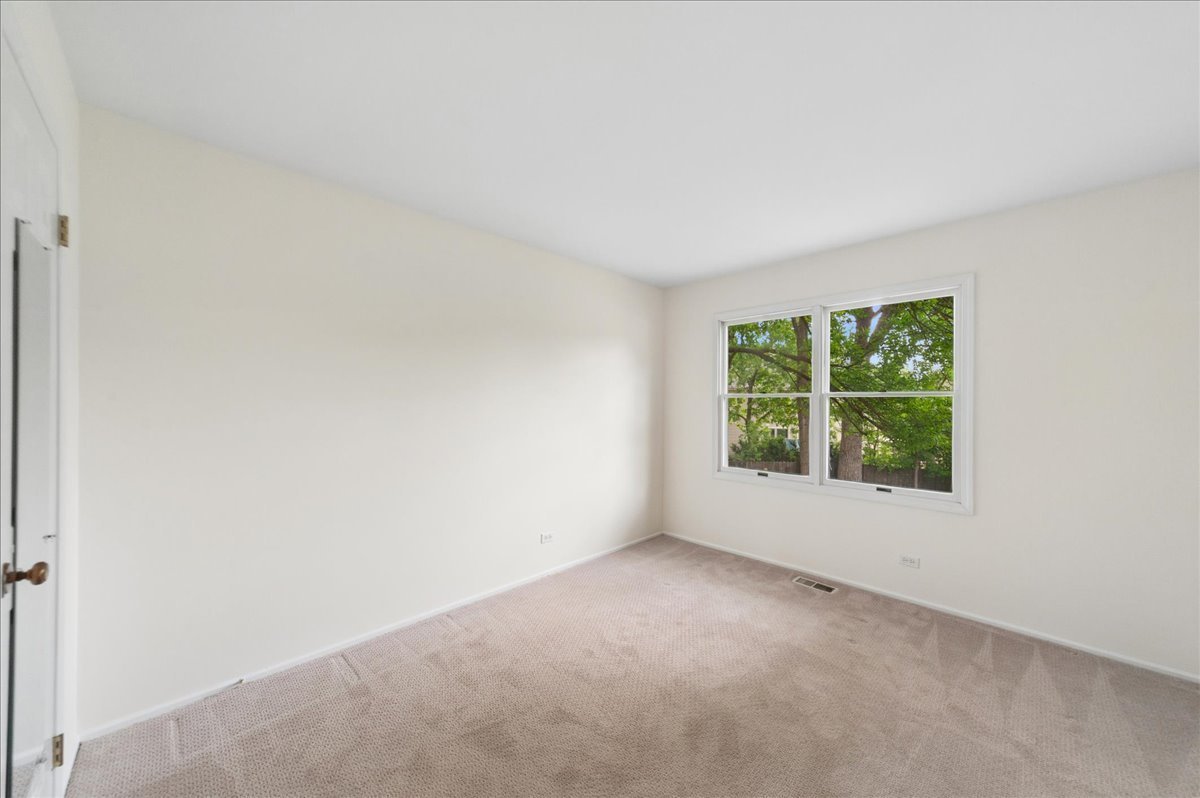 499 Highland Grove Drive, Buffalo Grove, IL 60089