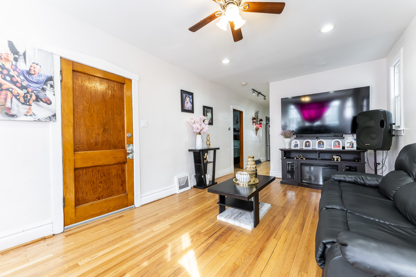 5450 W Drummond Place, Chicago, IL 60639