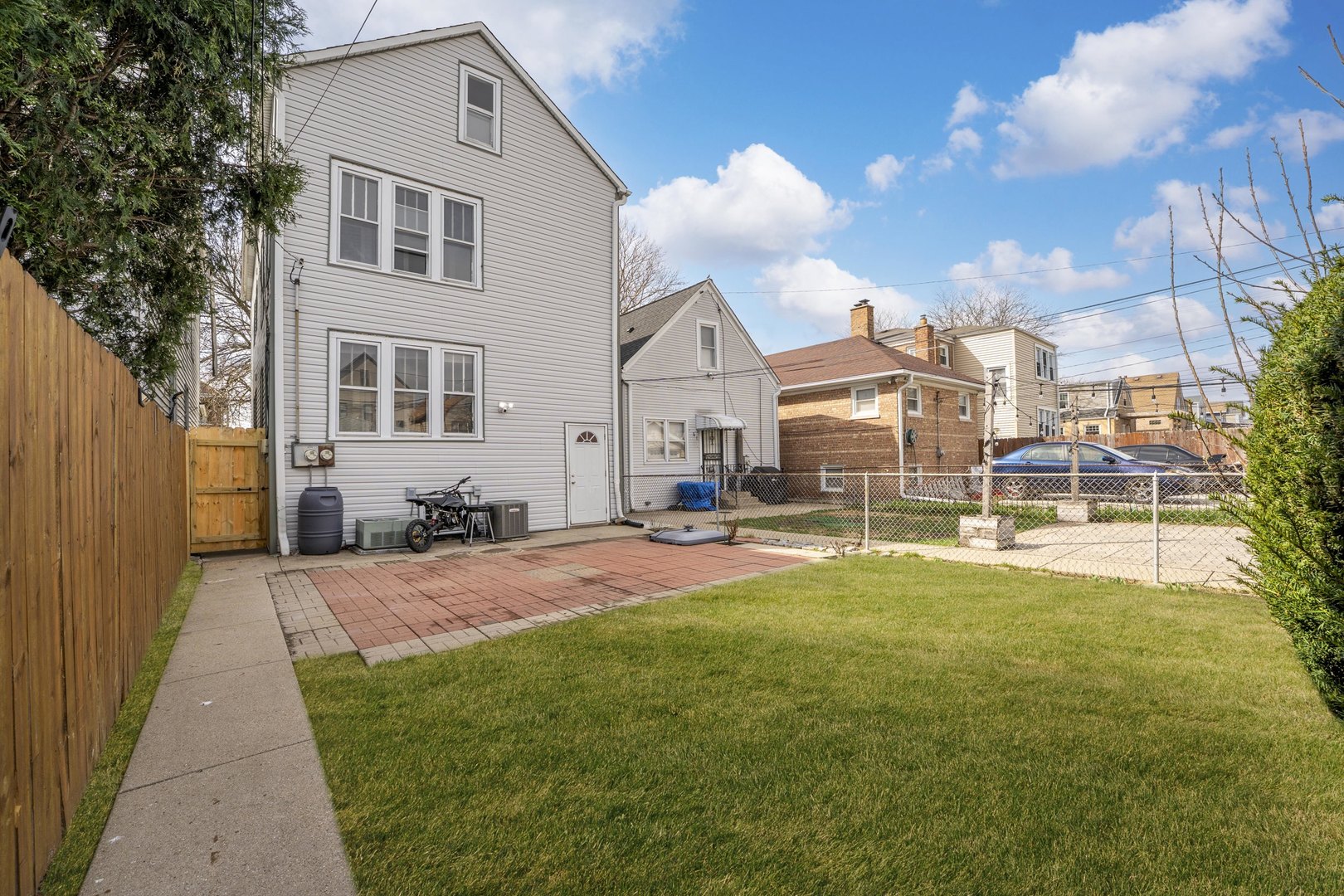 5450 W Drummond Place, Chicago, IL 60639