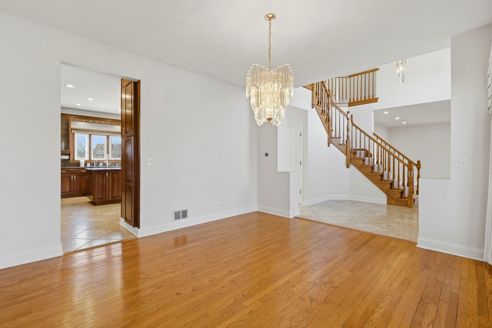 681 Castlerea Lane, Des Plaines, IL 60016