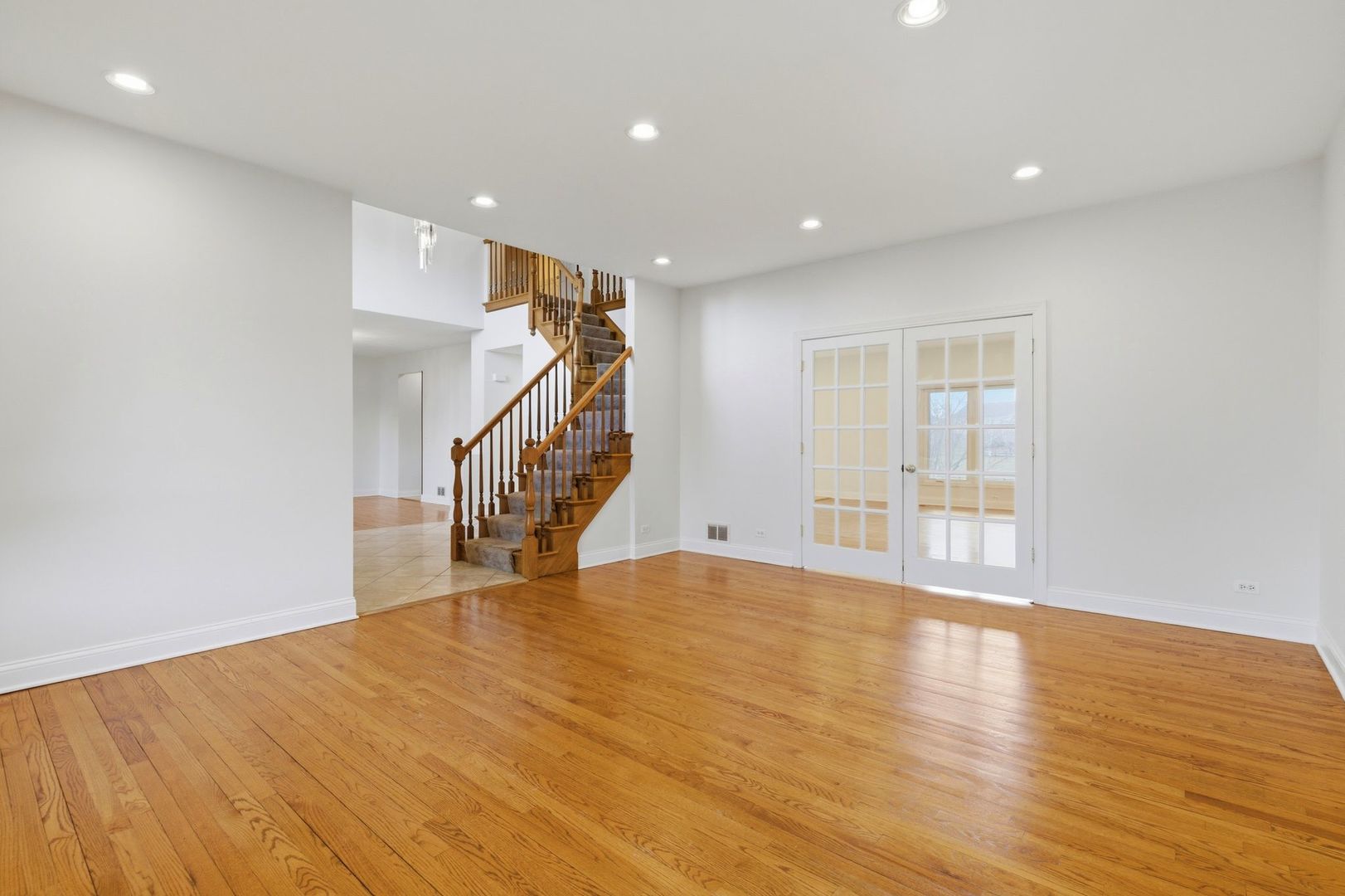 681 Castlerea Lane, Des Plaines, IL 60016