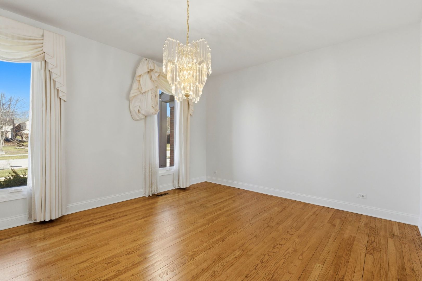 681 Castlerea Lane, Des Plaines, IL 60016