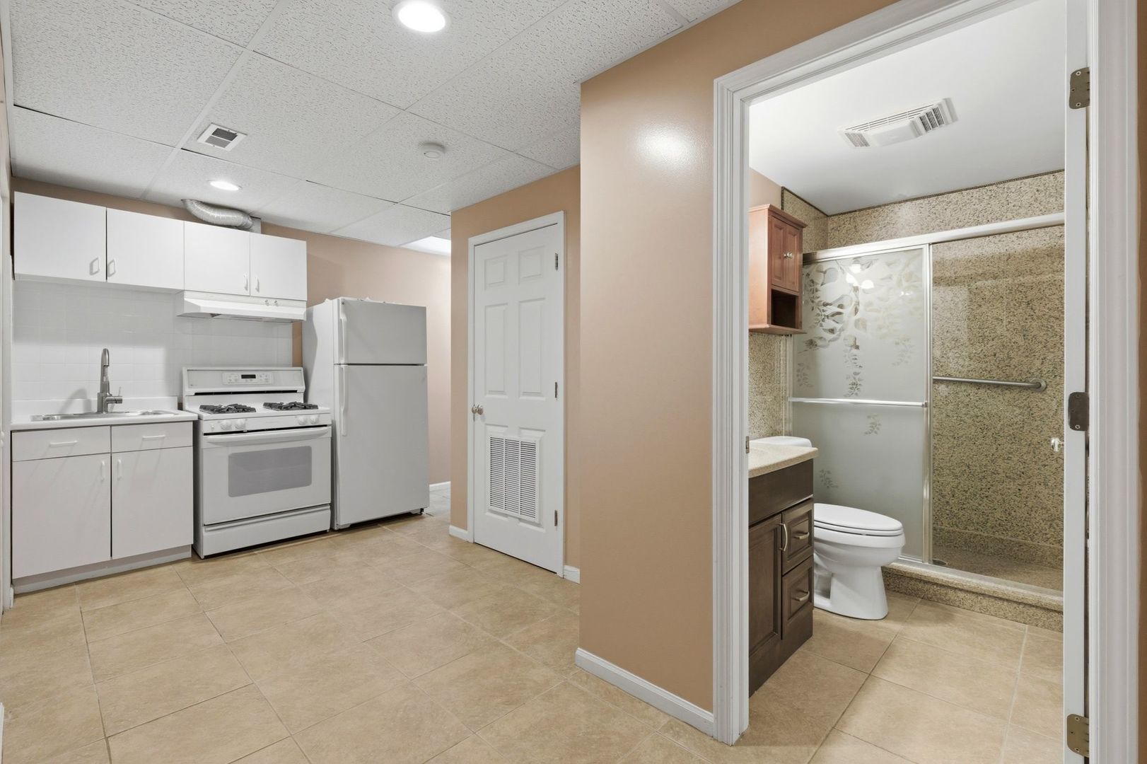 681 Castlerea Lane, Des Plaines, IL 60016