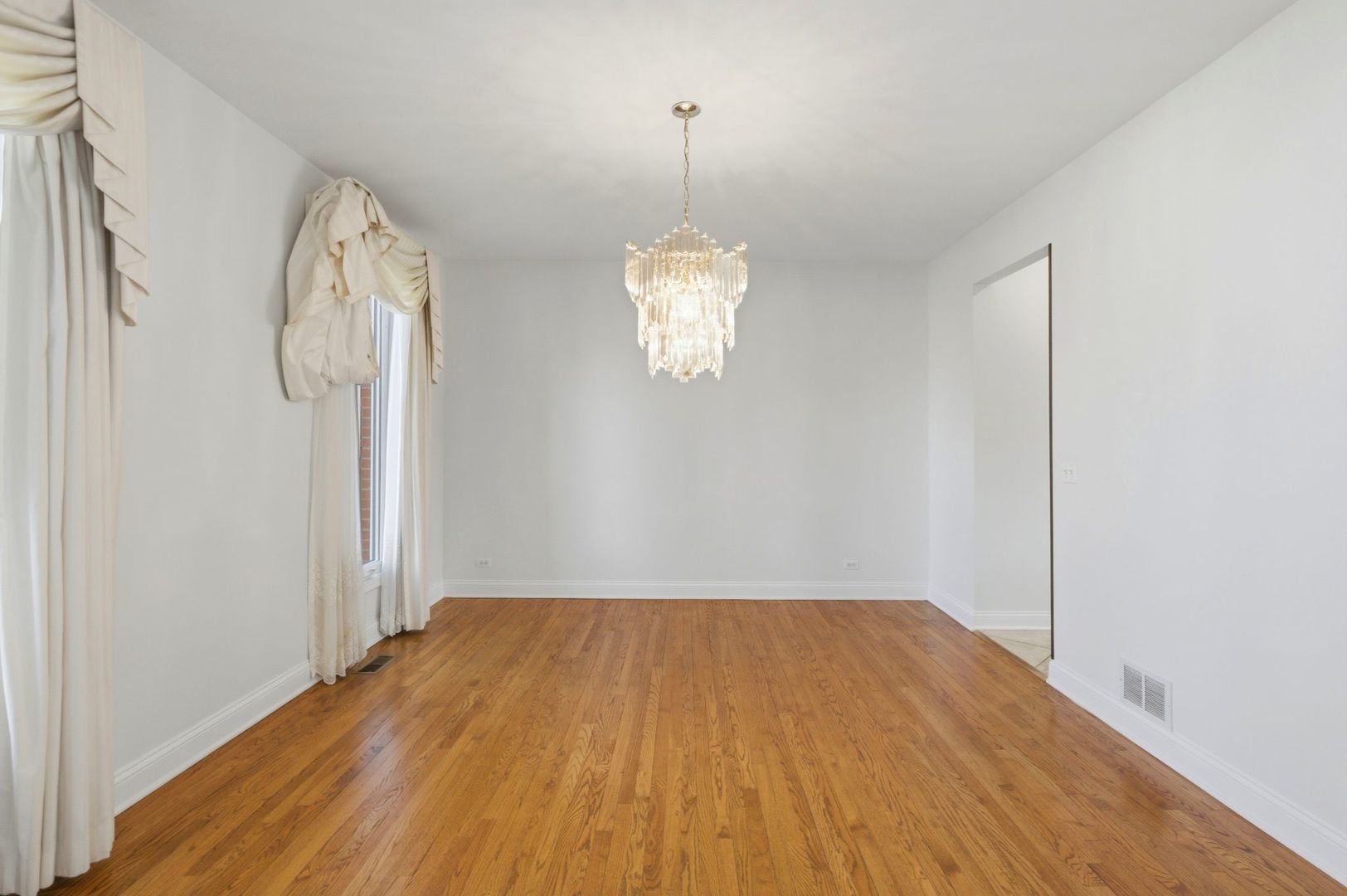 681 Castlerea Lane, Des Plaines, IL 60016