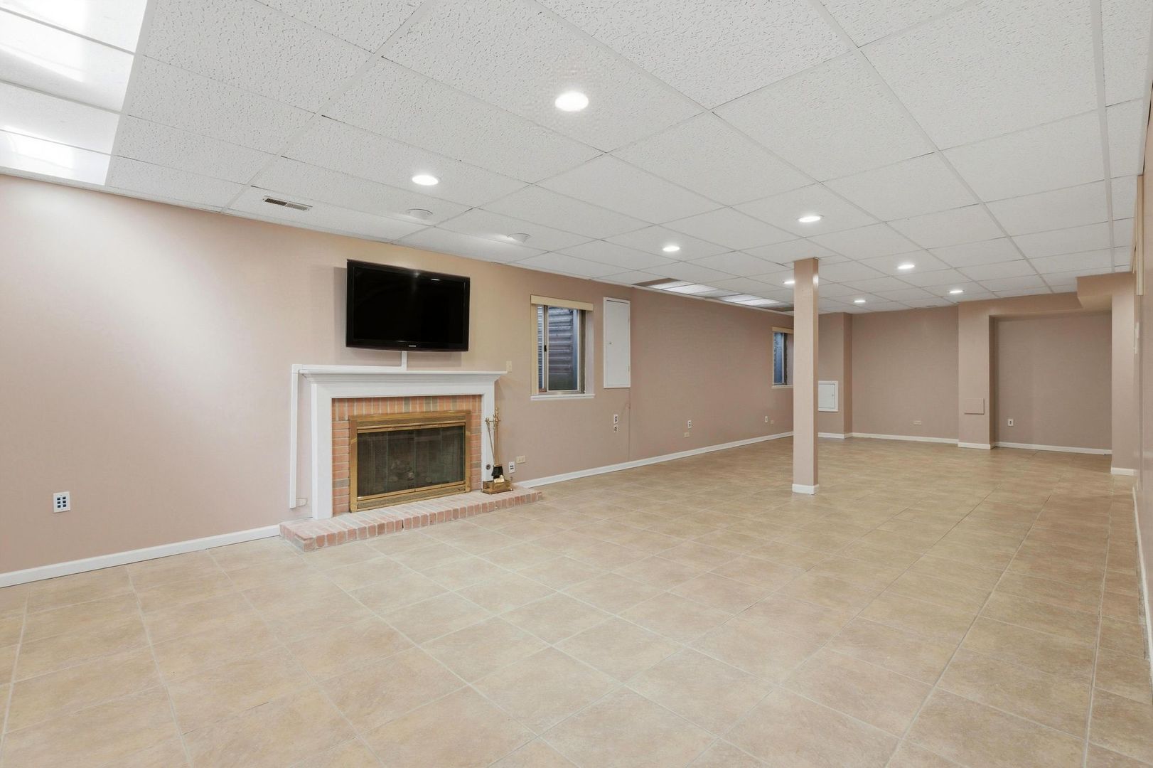 681 Castlerea Lane, Des Plaines, IL 60016