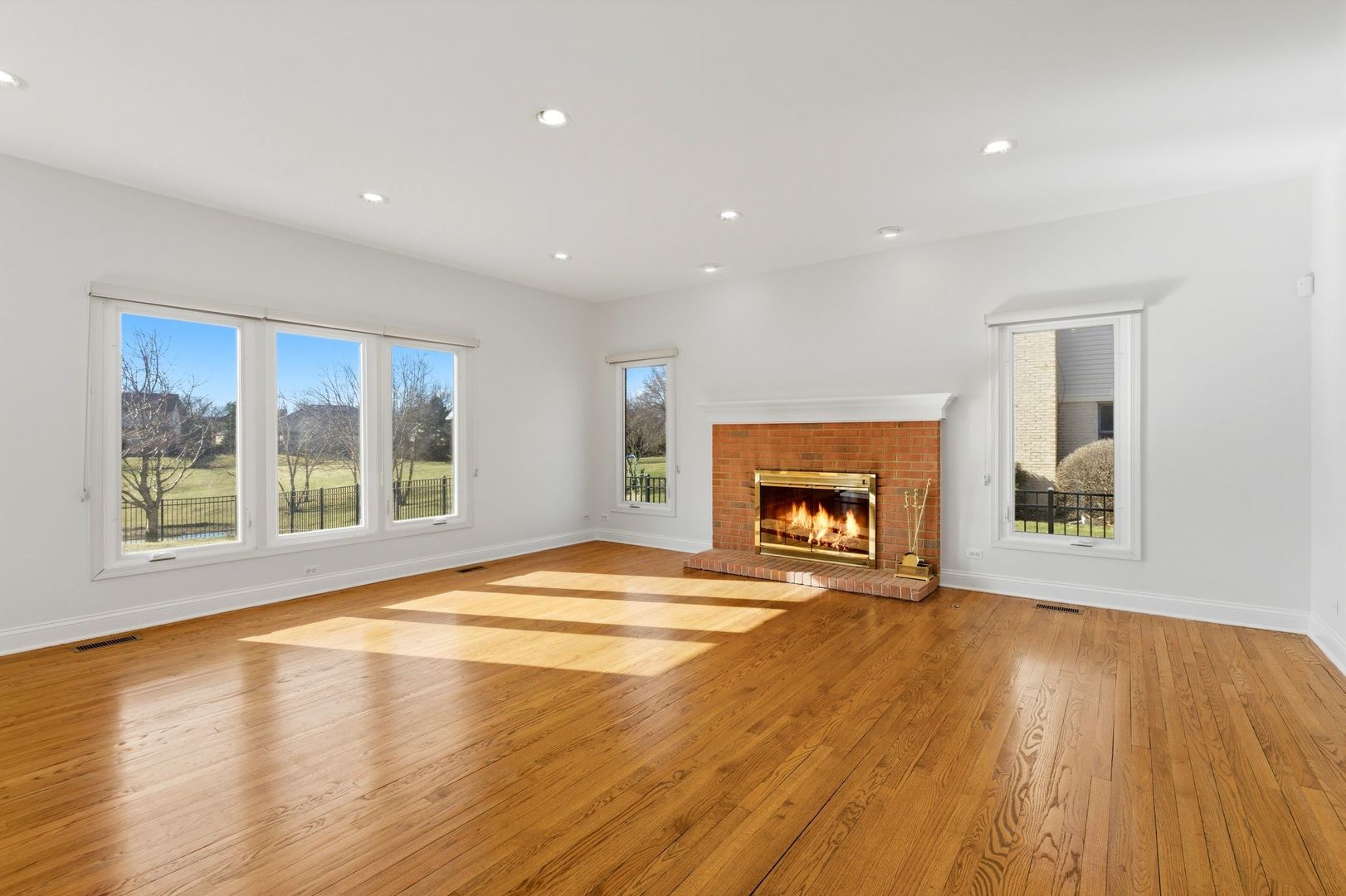 681 Castlerea Lane, Des Plaines, IL 60016