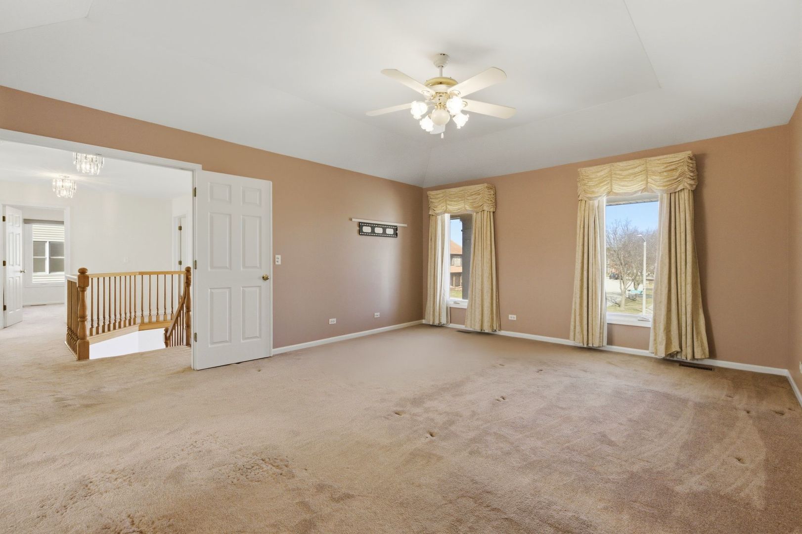 681 Castlerea Lane, Des Plaines, IL 60016