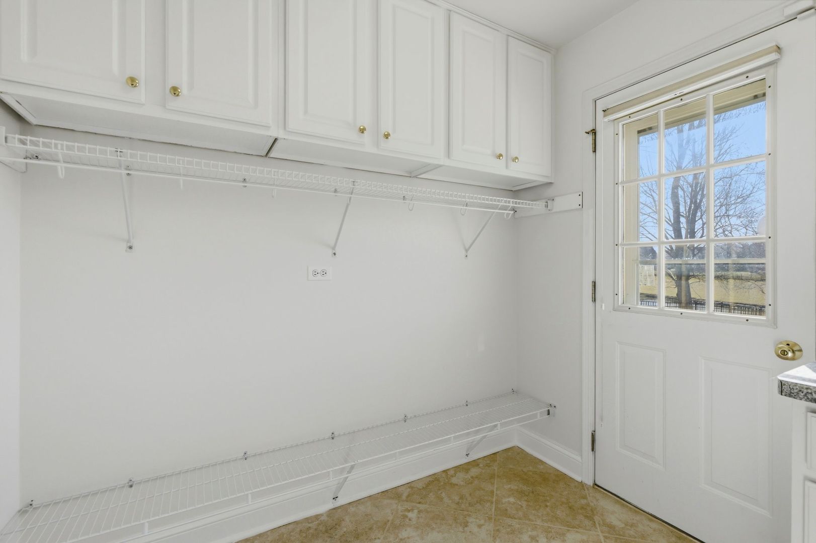 681 Castlerea Lane, Des Plaines, IL 60016