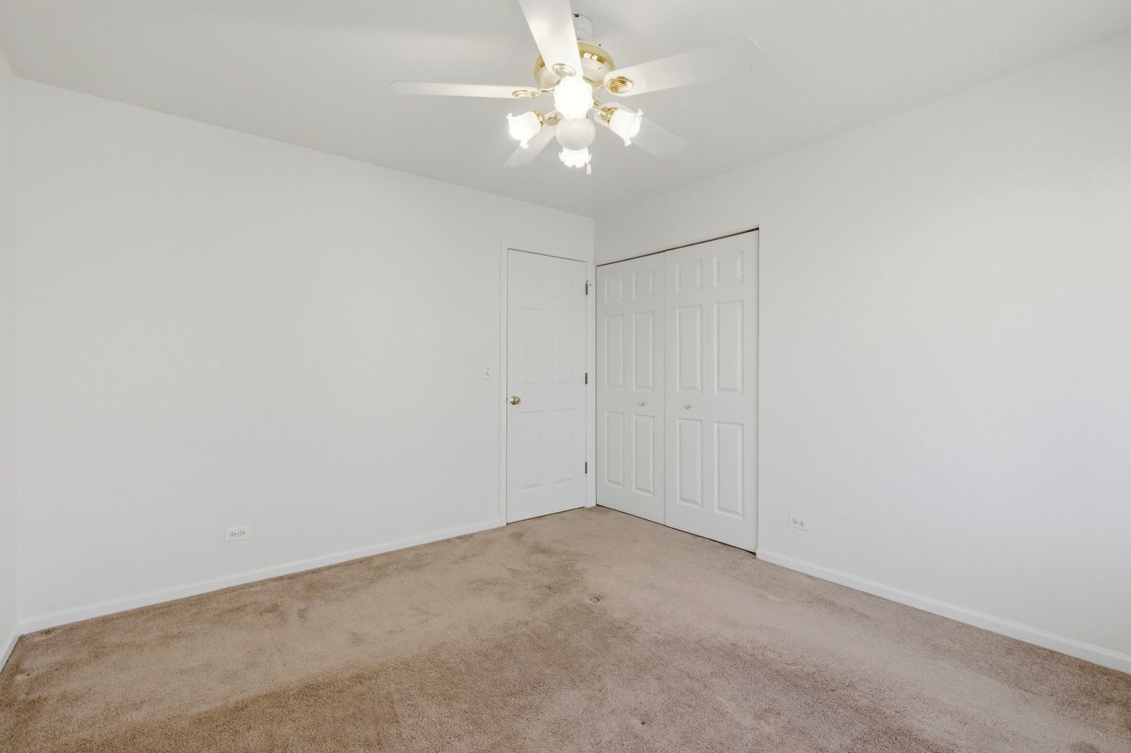 681 Castlerea Lane, Des Plaines, IL 60016