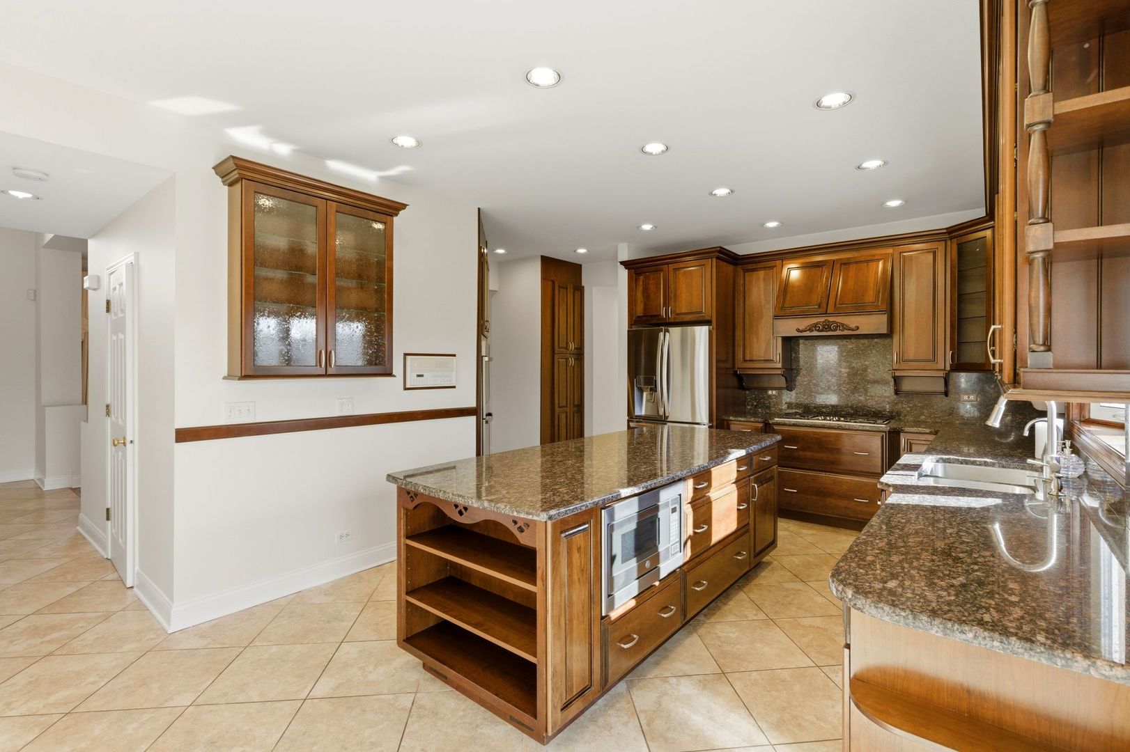 681 Castlerea Lane, Des Plaines, IL 60016