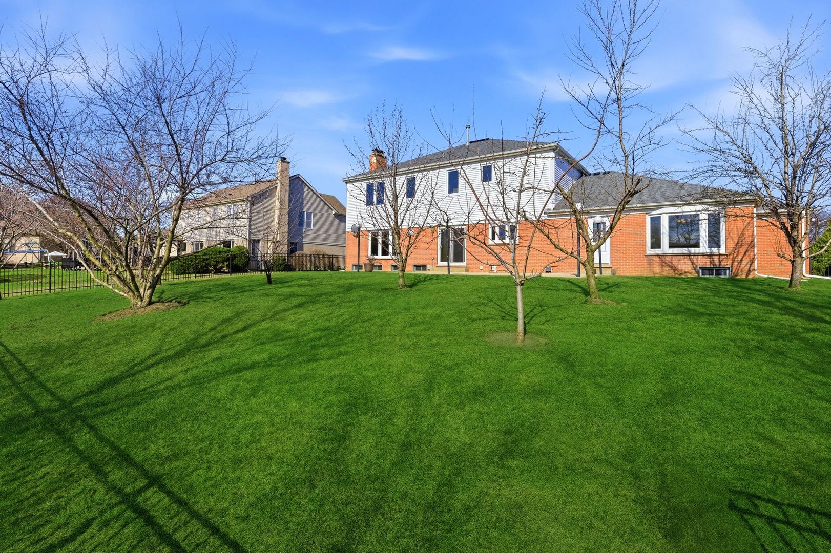 681 Castlerea Lane, Des Plaines, IL 60016