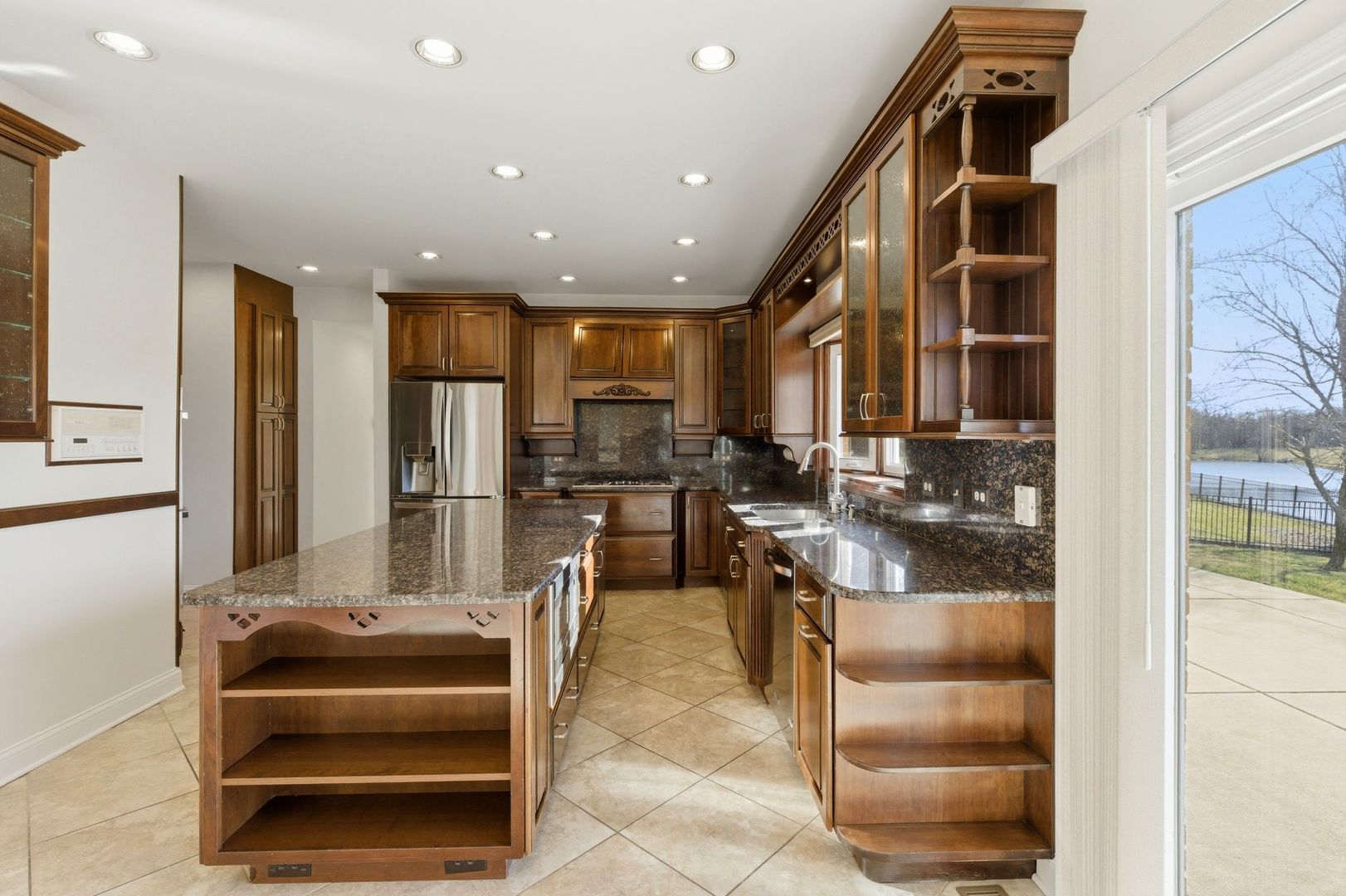 681 Castlerea Lane, Des Plaines, IL 60016