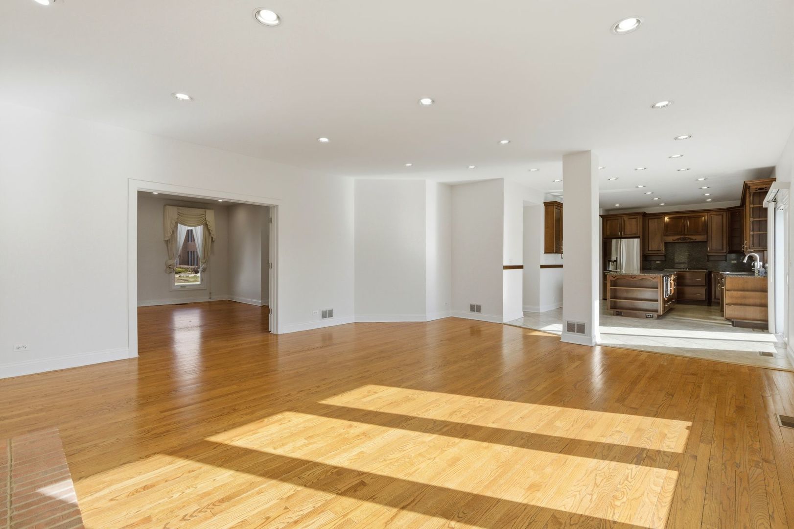 681 Castlerea Lane, Des Plaines, IL 60016