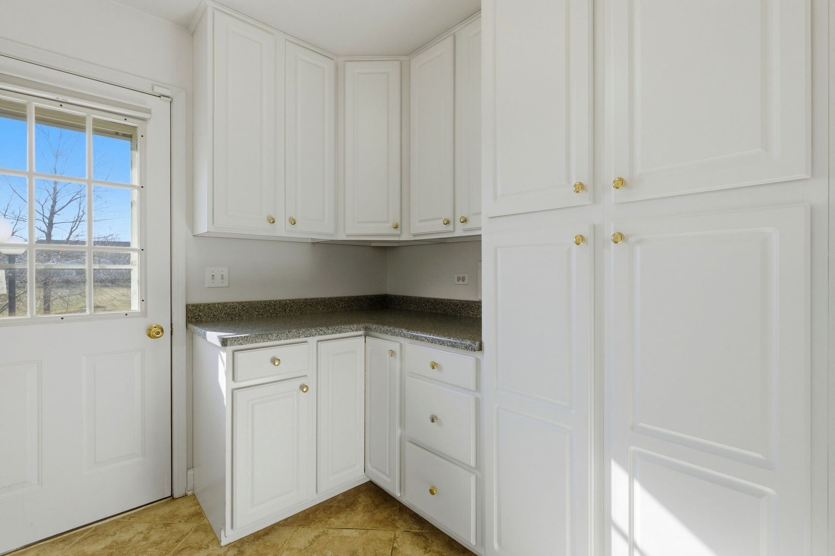 681 Castlerea Lane, Des Plaines, IL 60016