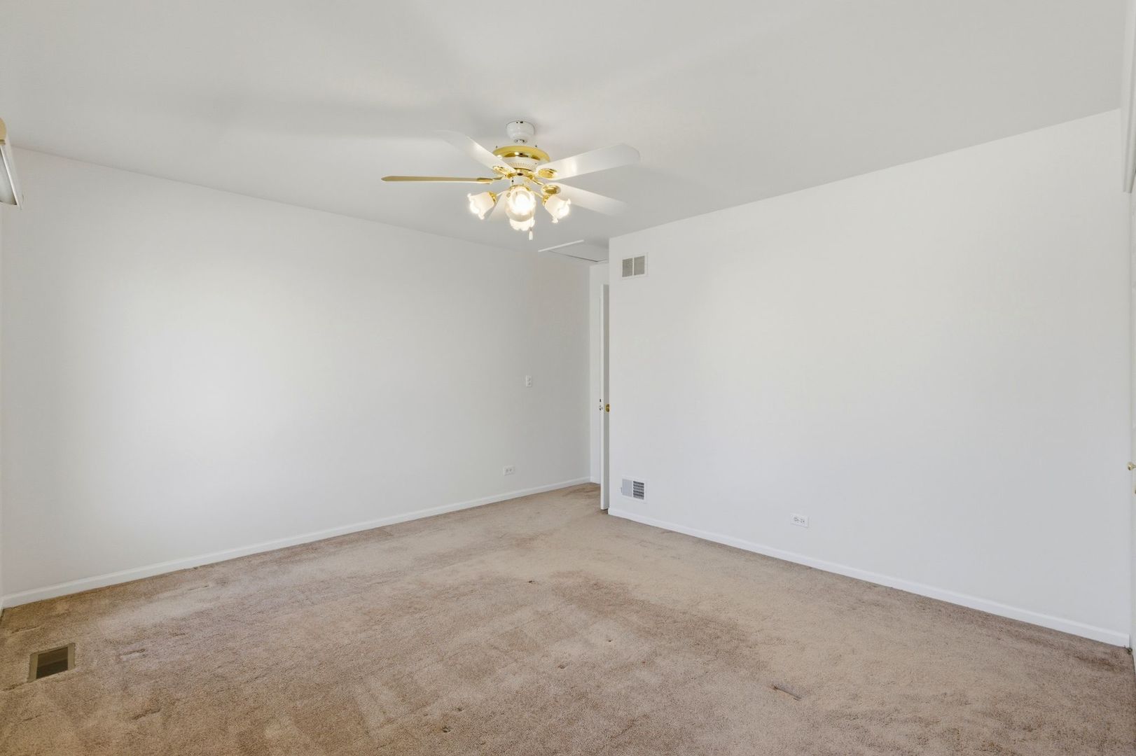 681 Castlerea Lane, Des Plaines, IL 60016