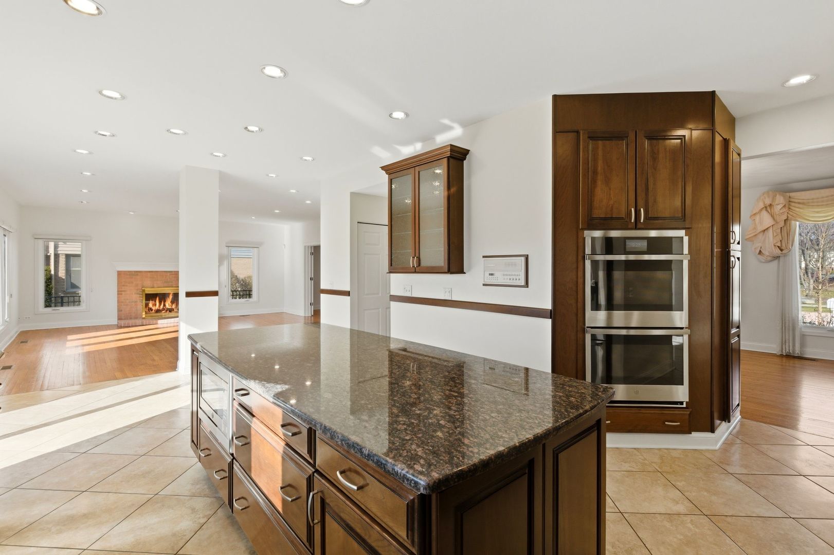 681 Castlerea Lane, Des Plaines, IL 60016