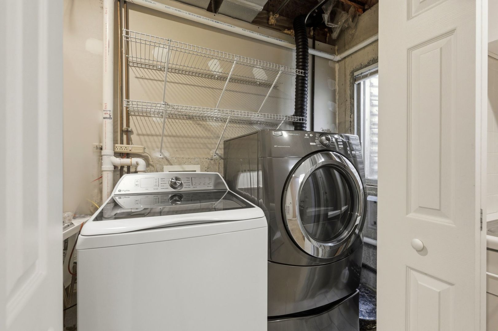 681 Castlerea Lane, Des Plaines, IL 60016