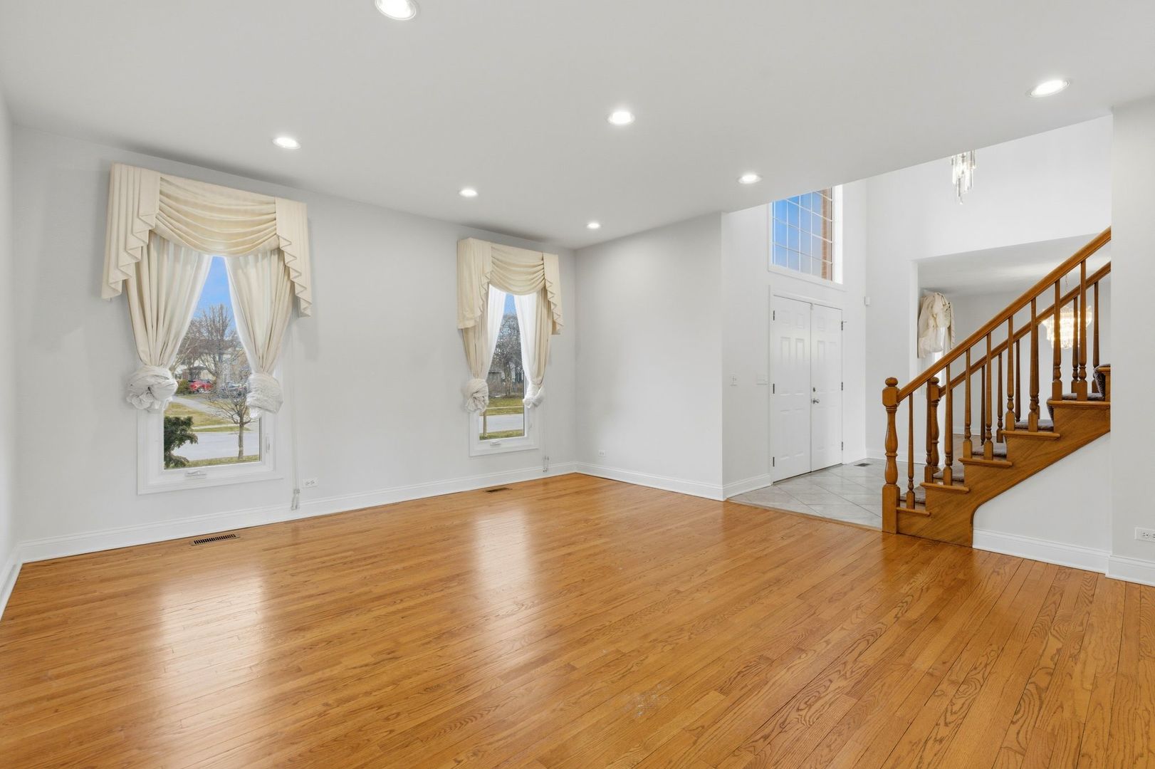 681 Castlerea Lane, Des Plaines, IL 60016