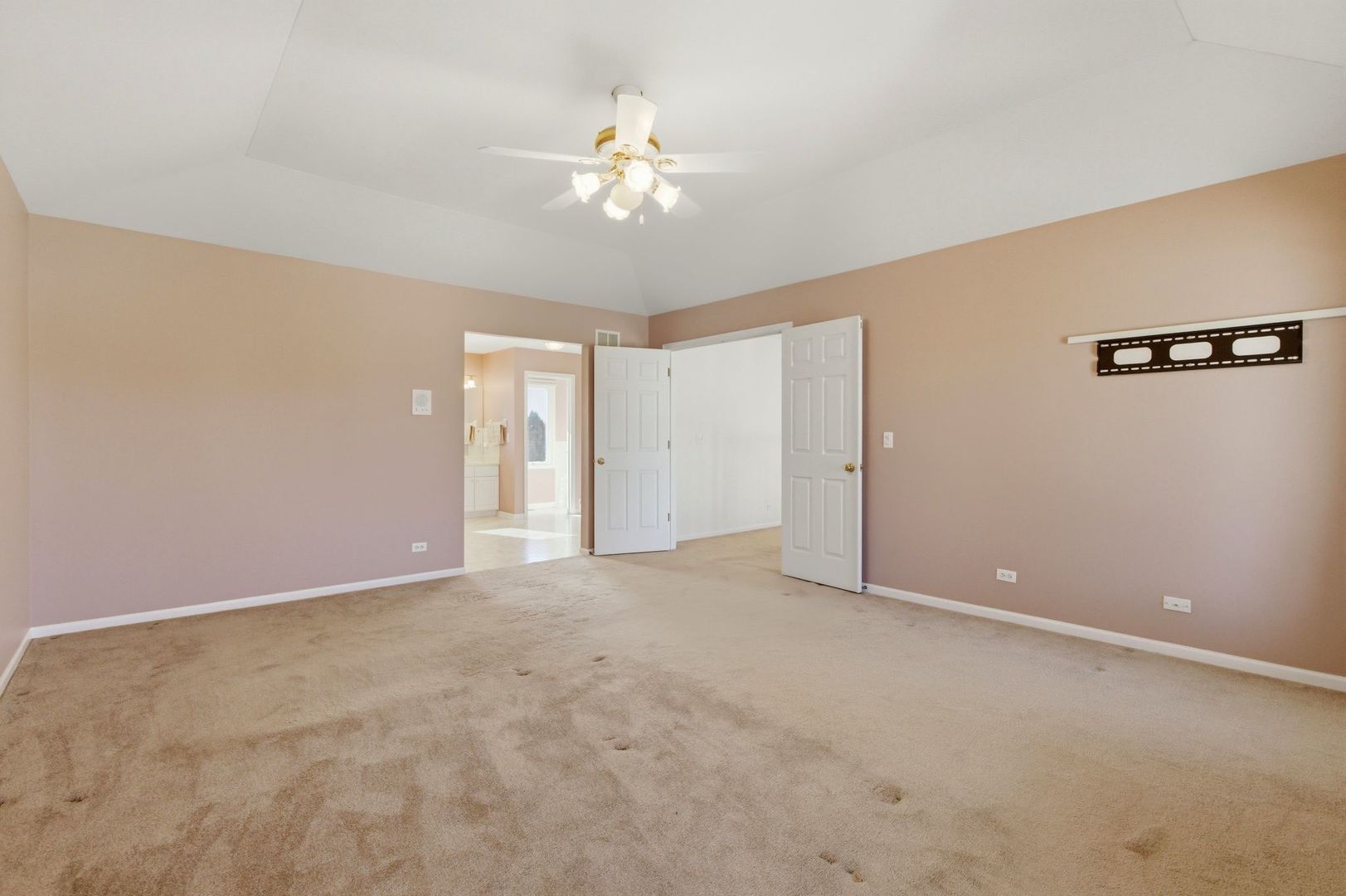 681 Castlerea Lane, Des Plaines, IL 60016