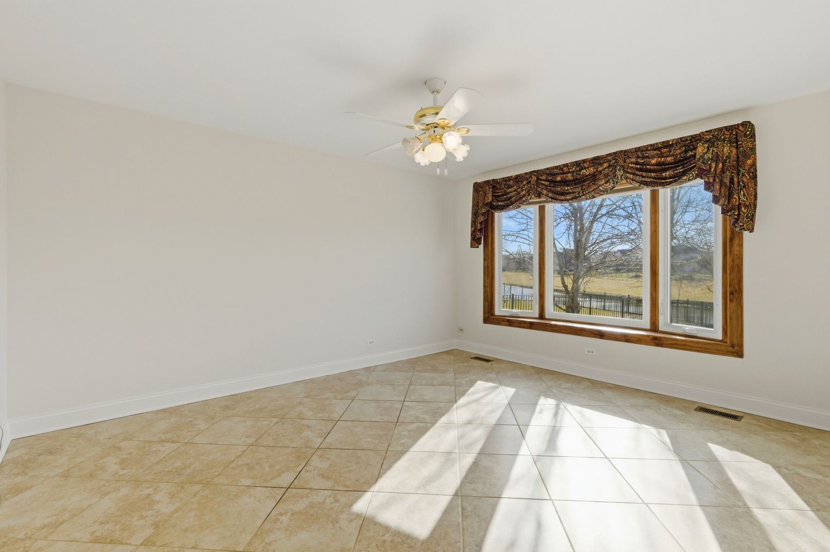 681 Castlerea Lane, Des Plaines, IL 60016