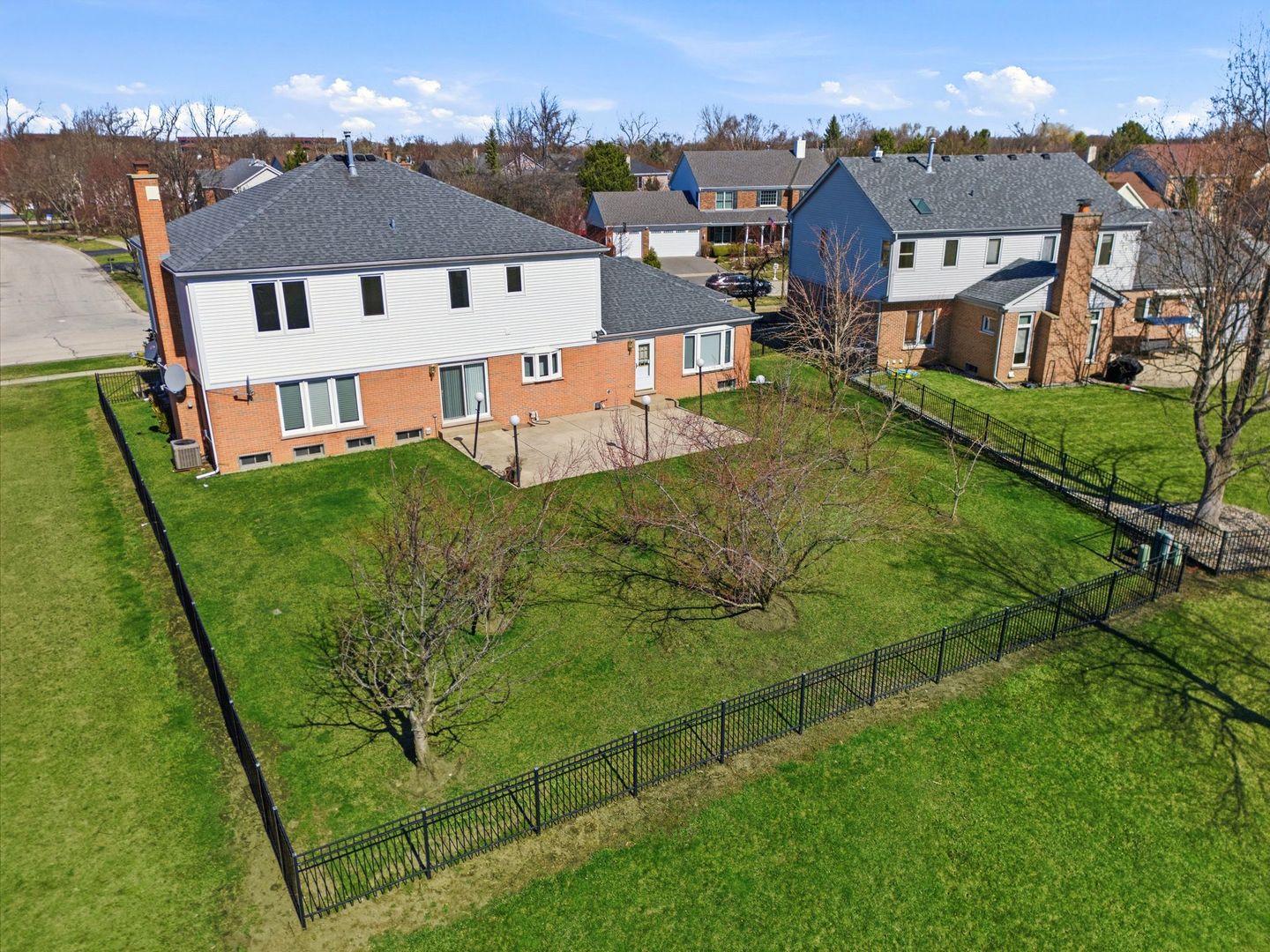 681 Castlerea Lane, Des Plaines, IL 60016