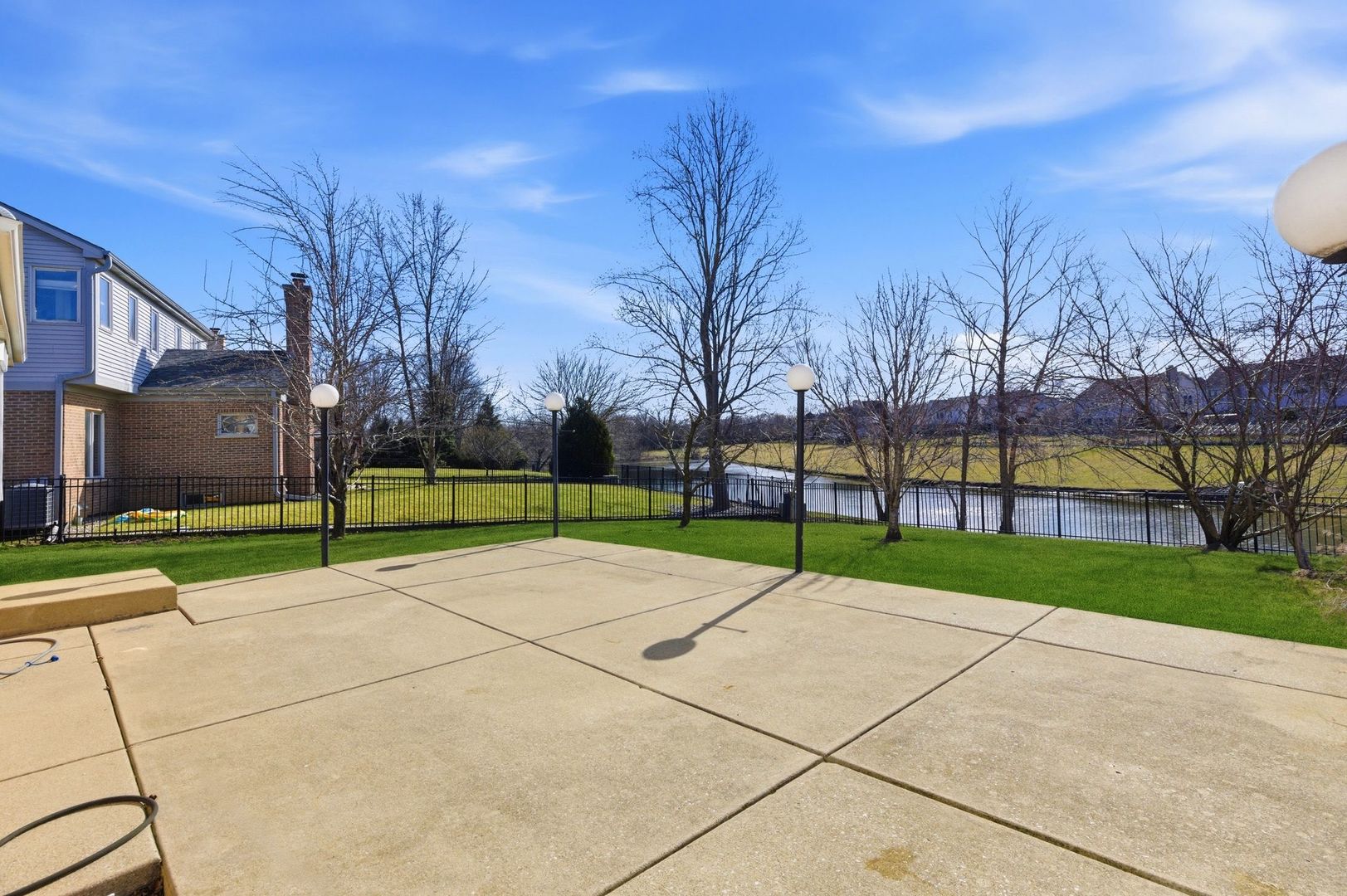 681 Castlerea Lane, Des Plaines, IL 60016