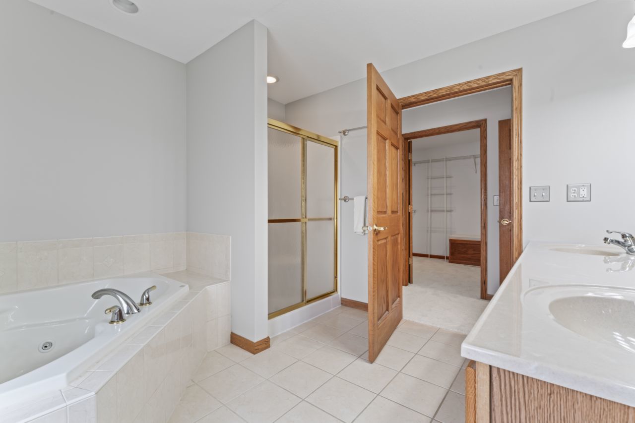 925 MAGNOLIA Drive, Bourbonnais, IL 60914