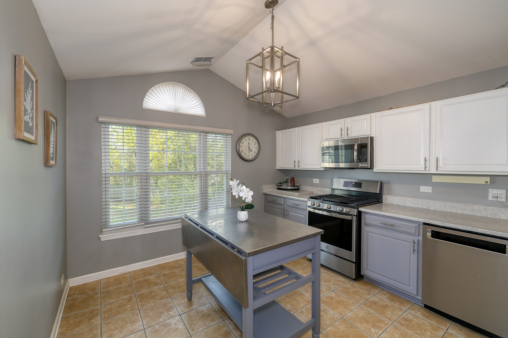 Warrenville, IL 60555