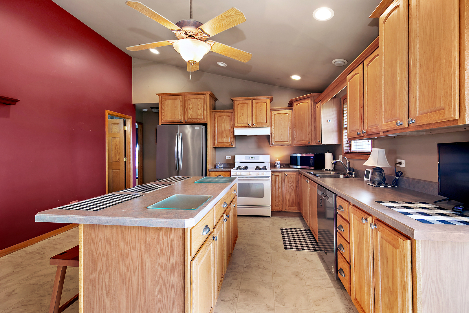 13042 E 10500n Road, Grant Park, IL 60940