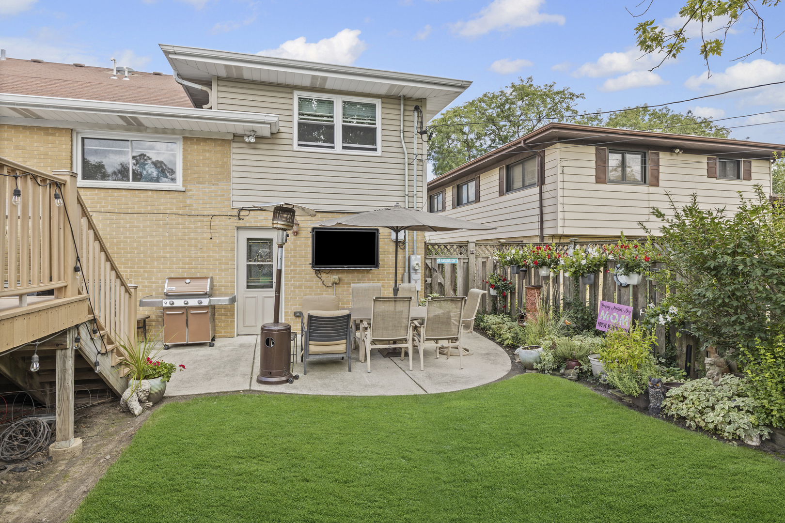 130 S Elm Tree Lane, Elmhurst, IL 60126